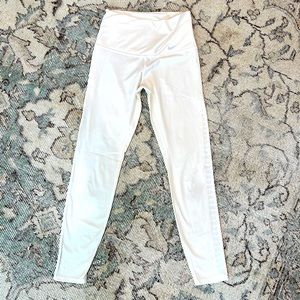 Nike Dri-Fit Women’s Leggings in XS, White. Beautiful side detailing.